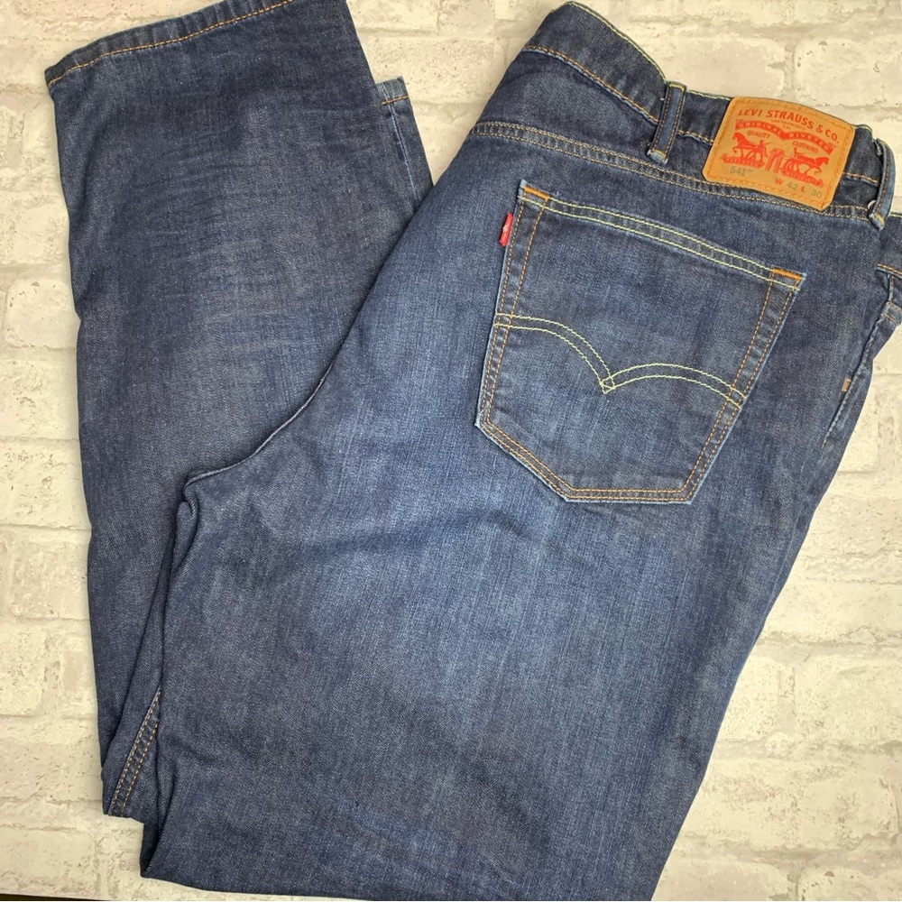 Men’s Levi’s 541 Blue Jeans Stretch EUC 42X30 😍